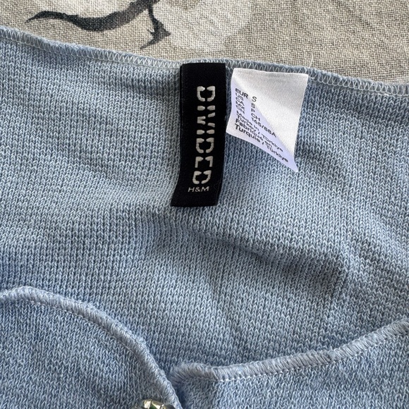 H&M Light Blue Crop Top with Button Detail - Picture 5 of 9